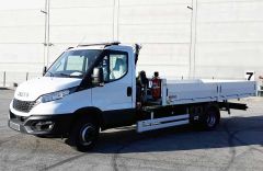 Plataforma basculante FPD50 para Iveco 70 con Laterales